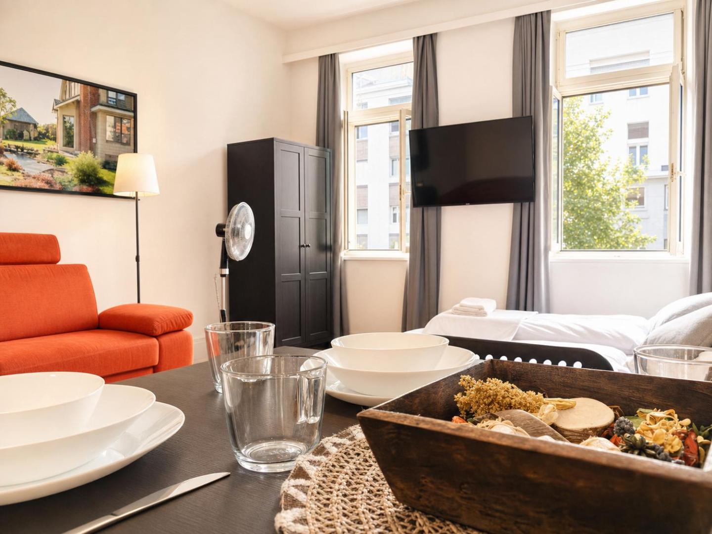 Foto 7: Modern & Cozy 1BR Apt for long Stay with TV & WiFi