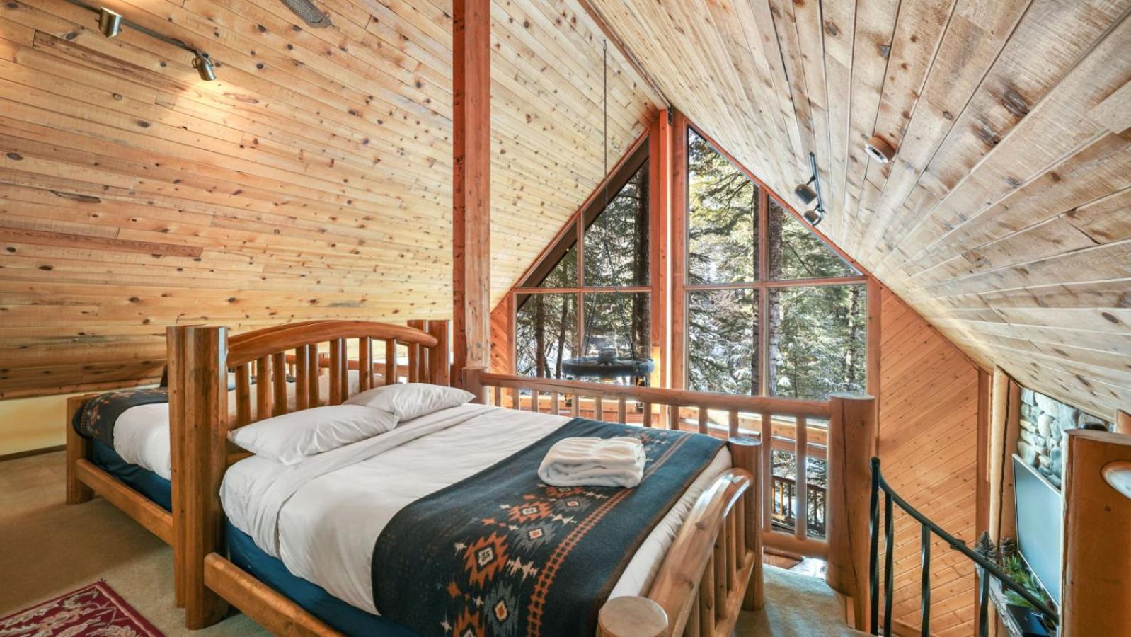 Bild 2: Beartooth Lodge with Hot Tub and Stuart Falls Views