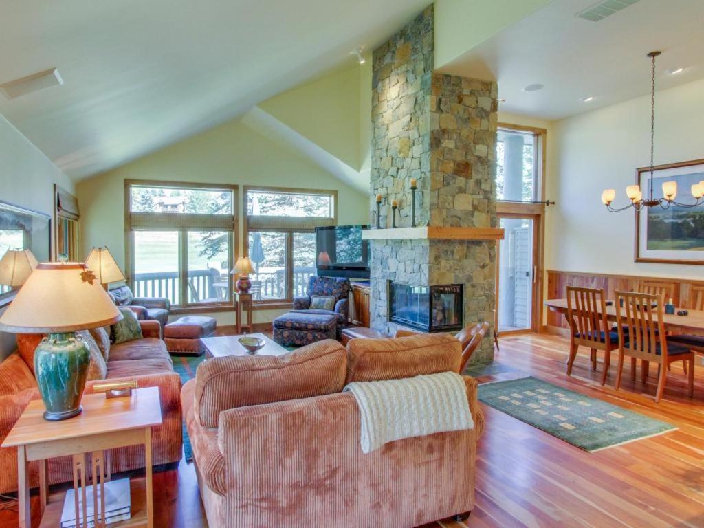 Foto 3: Legends - Simply Perfect Elkhorn Retreat