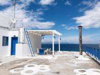 Penthouse & apartments by the Sea airport Airstay - B&B Artémida