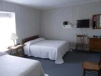 Shaw's Hotel & Cottages - B&B Brackley Beach