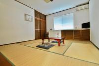 Habitación de estilo japonés con baño compartido