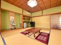 Japanese-Style Family Room