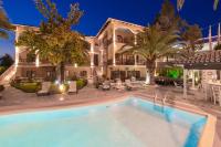 Villa Pipini Luxury Studios - Bed and Breakfast