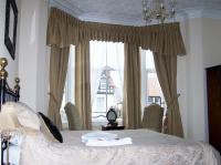 Kingsize-Bett mit seitlichem Meerblick - 1. Etage