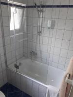 Einzelzimmer mit Badewanne