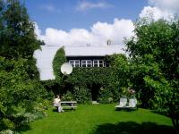 Kaju Guesthouses - B&B