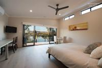 Deluxe Queen Room - 1
