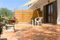 Zimmer mit Kingsize-Bett und Balkon