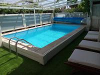 Studio with Large Hot Tub and Patio