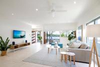 Tranquil & Modern Riverside Getaway - B&B Noosaville
