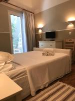 Camera Tripla Classic