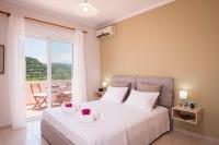 Olive Garden - Private Heated Pool vacation home - Bed and Breakfast