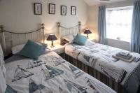 Standard Twin Room with Shared Bathroom