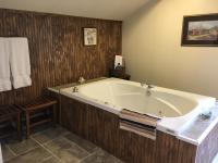 Deluxe Suite mit Whirlpool-Badewanne