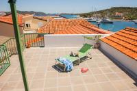 Apartamento con terraza y vistas al mar