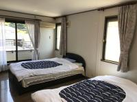 Triple Room with Shared Bathroom and Mountain View