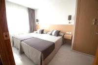 One-Bedroom Apartment (2 Adults + 2 Children)