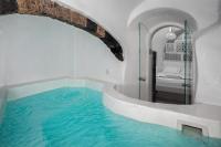 Junior Cave Suite with Indoor Hot Tub