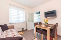 Apartment Laura - Bed and Breakfast Kostrena