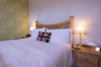 Standard Double Room with bath and shower
