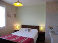 Chambre Simple avec Toilettes et Douche Communes