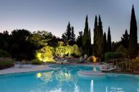 B&B Aubais - La Villa Vicha, The Originals Relais - Bed and Breakfast Aubais