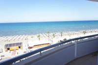 B&B Larnaka - Lazuli Sea View Beachfront Ap 43 - Bed and Breakfast Larnaka