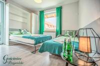 Dreibettzimmer mit Gartenblick