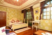 Standard Double Room with Shared Bathroom