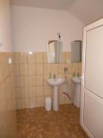 Dreibettzimmer mit Gemeinschaftsbad