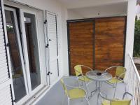 Apartment with Garden View