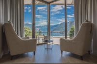 Deluxe Doppel- oder Zweibettzimmer mit Terrasse und Seeblick