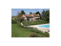Four-Bedroom Holiday Home in Genouille, Case vacanze - Génouillé