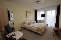 Doppelzimmer mit Balkon und Dusche