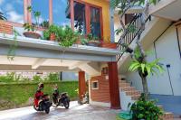 CR Tris Rooms Seminyak - B&B Seminyak