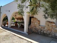 Trullo Alessandro e Villa Raffaela - B&B San Vito dei Normanni