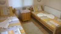 Dreibettzimmer mit Bad