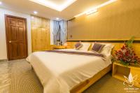 Zimmer mit Kingsize-Bett und Bergblick