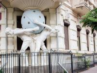 Apartment in the city center in the house with Atlantes - B&B