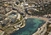 Spinola Bay top floor seafront 3 bedroom Apartment with panoramic sea views - by Getawaysmalta - Chambres d'hôtes San Ġiljan