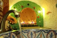 Three-Bedroom Cave with Hot Tub