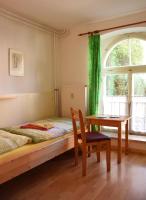 Tweepersoonskamer met 2 Aparte Bedden en Badkamer