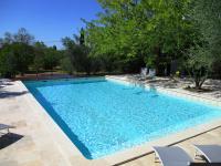 Apartment with Pool View 