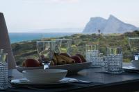 B&B Alcaidesa - Luxury Apartment Sea, Golf and Gibraltar View - Bed and Breakfast Alcaidesa