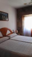 Tweepersoonskamer met 2 Aparte Bedden en Eigen Badkamer