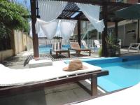 Apartment with Pool View
