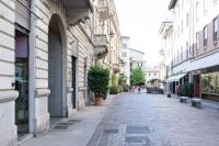 Numero Due Piazza Mazzini - byMyHomeinComo - B&B Como
