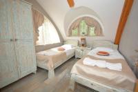 Twin Room with Shared Toilet