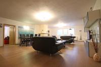 Apartamento de 3 dormitorios con chimenea y billares